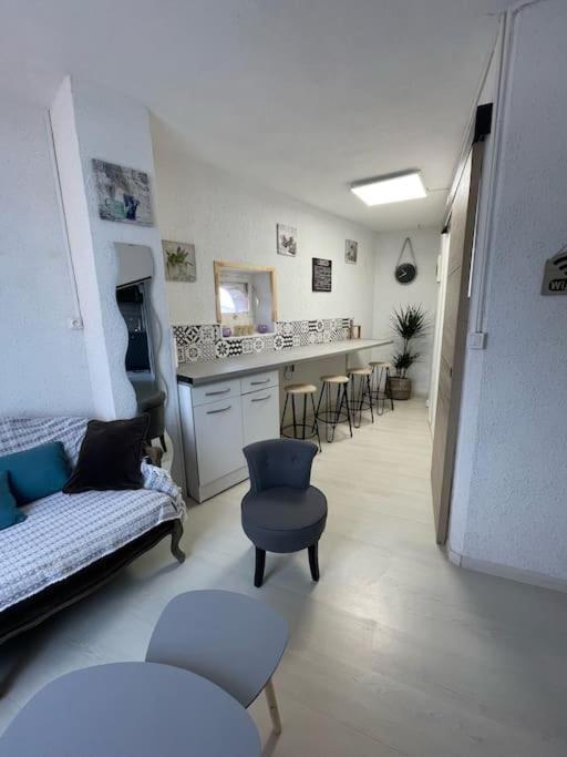 Appartement Chaleureux Au Calme Proche Du Chateau Mauleon Buitenkant foto