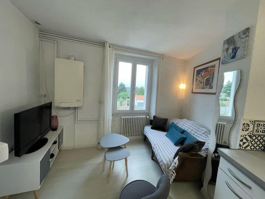 Appartement Chaleureux Au Calme Proche Du Chateau Mauleon Buitenkant foto
